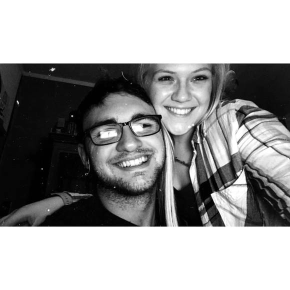 Meet your Posher, Becca - Picture 1 of 1